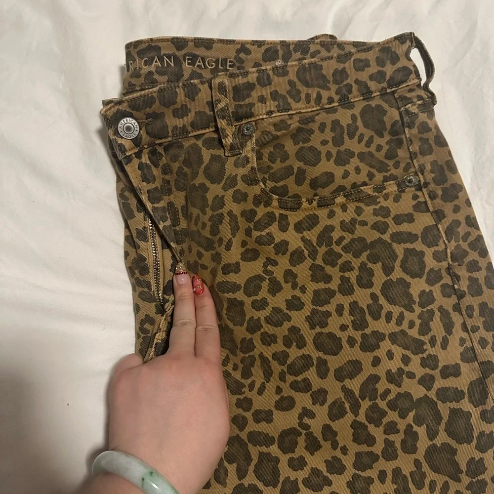 American Eagle Outfitters Leopard Print Straight Leg Jeans - Picture 6 of 9